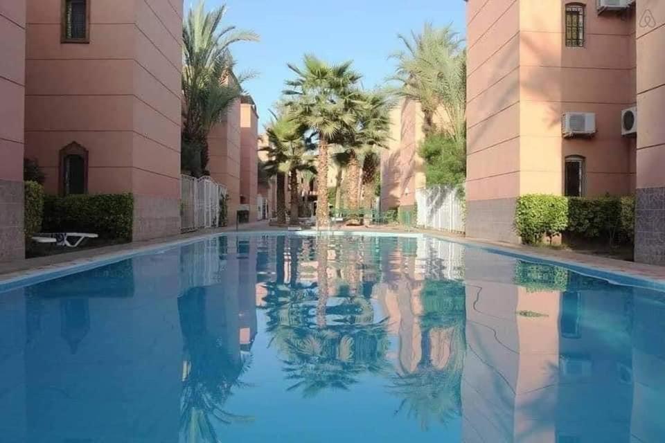 Dans Avec Piscine Apartamento *